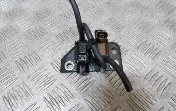 Mitsubishi Pajero Sport I Turbo solenoid valve K5T48272