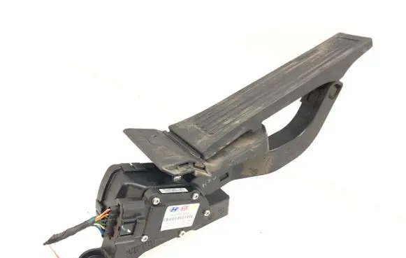 Hyundai i40 Accelerator throttle pedal GKN0025C3Z000