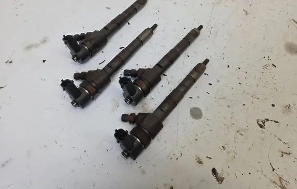 Saab 9-3 Ver2 Fuel injectors set 0445110299