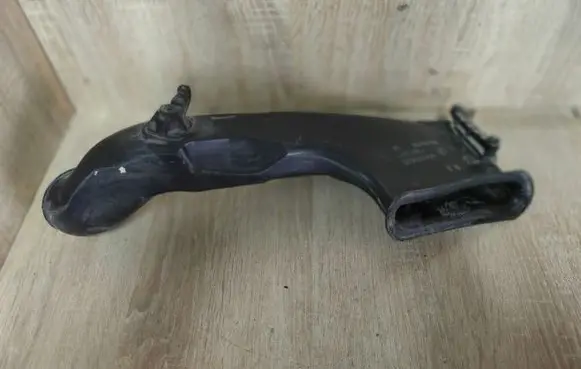 Opel Astra H Air intake duct part 55351756 551020308