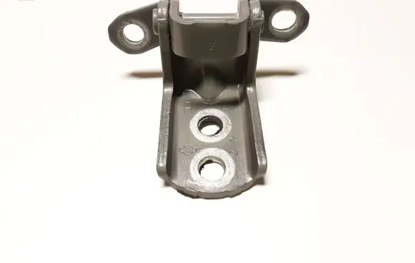 Nissan Qashqai Front door upper hinge ES03