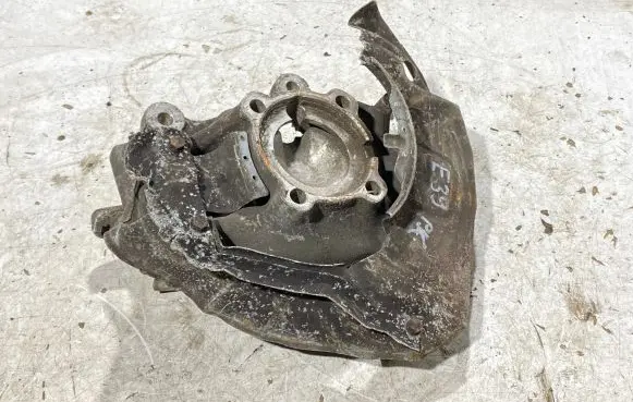 BMW 5 E39 Front wheel hub spindle knuckle