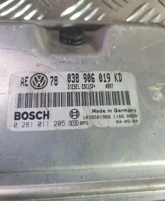 Volkswagen PASSAT B5.5 Engine control unit/module 038906019KD 0281011205