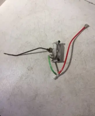 Volkswagen PASSAT B4 Fuel tank cap lock 3A9862160A
