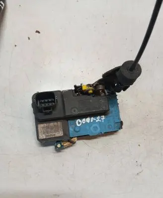 Volvo S60 Front door lock 8650546