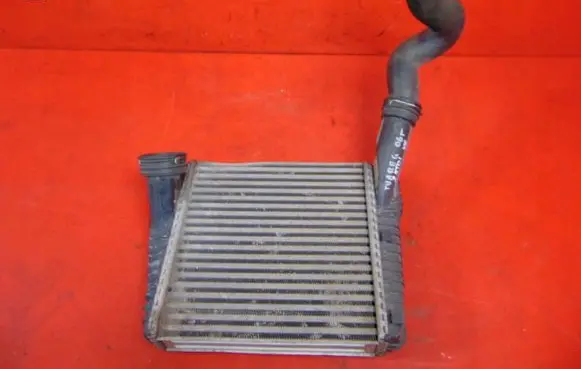 Volkswagen Touareg I Intercooler radiator 7L6145804