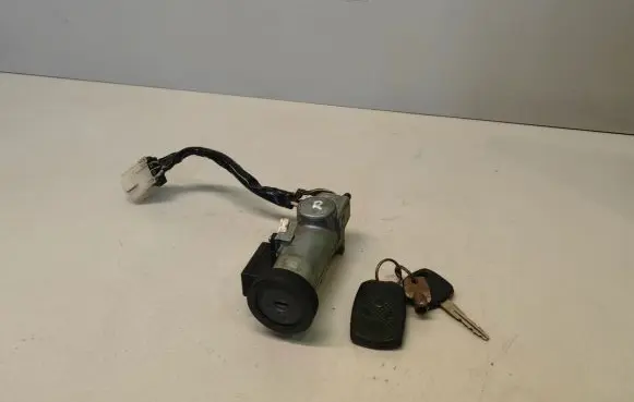 Nissan PickUp Ignition lock