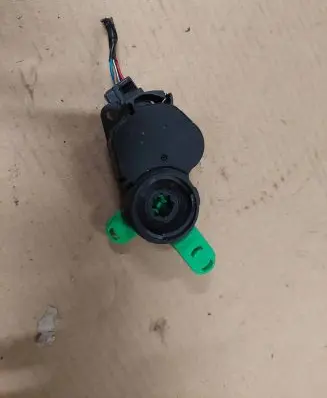 Nissan Leaf I (ZE0) Air flap motor/actuator T1009914P 2706141B