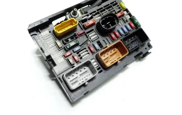 Peugeot Partner Fuse module 9664706280 11055039