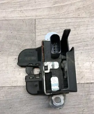 Volkswagen Touran II Tailgate/trunk/boot lock/catch/latch 1T0827505H