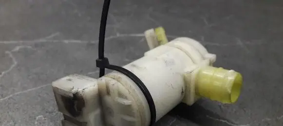Nissan X-Trail T32 Windscreen/windshield washer pump 2224615-A