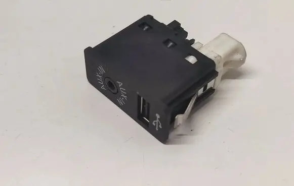BMW 7 F01 F02 F03 F04 USB socket connector 84109266607 84109343604