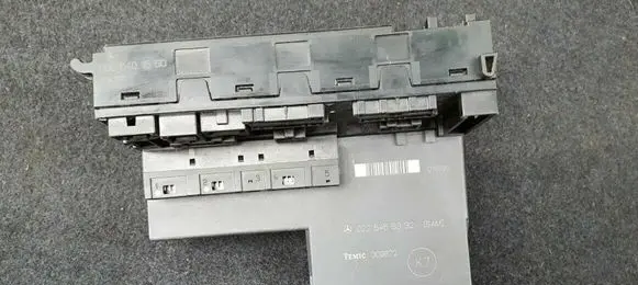 Mercedes-Benz C W202 Fuse module 2115454301