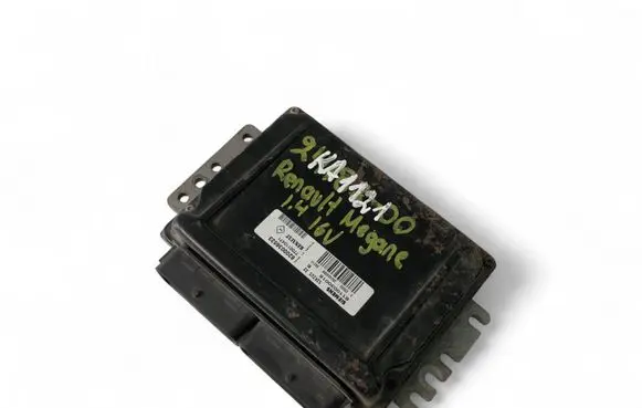 Renault Megane I Engine control unit/module ECU 8200036523 S110030018E