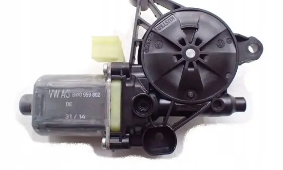 Audi Q7 4M Front door window regulator motor 5905232295406