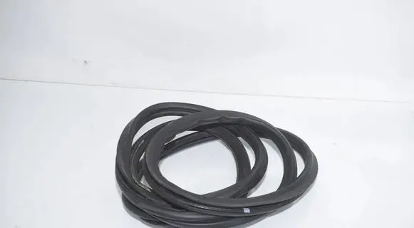 BMW 5 G30 G31 G38 Trunk rubber seal (body) 7442715 51767442715