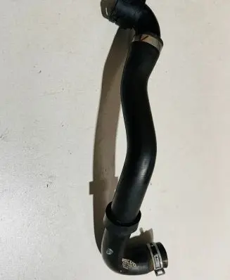 Volvo XC90 Engine coolant pipe/hose 31474845