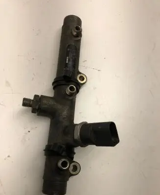 Audi A4 S4 B7 8E 8H Fuel distributor 059130089D 000912L2 F00R001650
