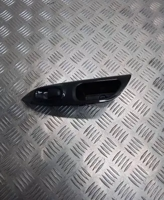 Nissan Juke I F15 Electric window control switch 829611KA2A