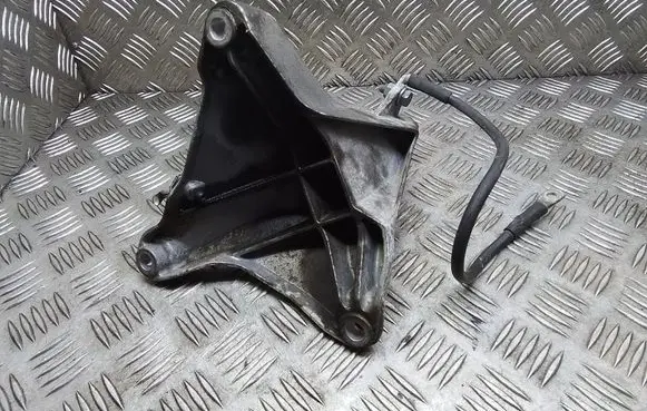 Audi A4 S4 B7 8E 8H Engine mounting bracket 8E0199308AH