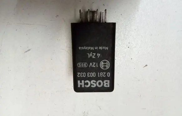 Audi A8 S8 D3 4E Glow plug pre-heat relay 0281003032