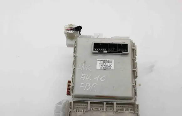 Toyota Avensis T270 Central body control module 13989D09 8273005150B
