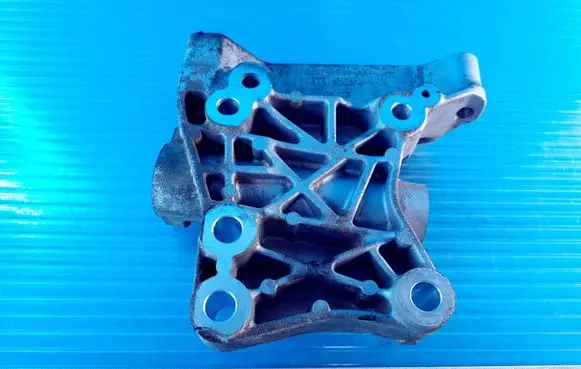 Land Rover Discovery Sport Engine mounting bracket GJ326030AA