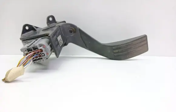 Ford Focus Accelerator throttle pedal 98AB9F836AE