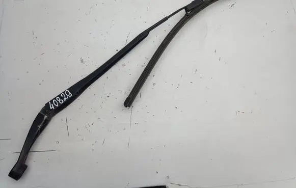 Honda FR-V Front wiper blade arm