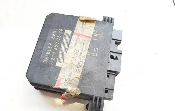 Mercedes-Benz E W210 Door control unit/module 2108207526