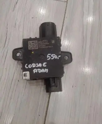 Opel Corsa E Fan control module 39021773