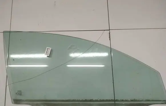 Toyota Avensis T250 Front door window glass four-door AS2