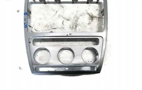 Skoda Octavia Mk2 (1Z) Radio/GPS head unit trim 1Z0858069