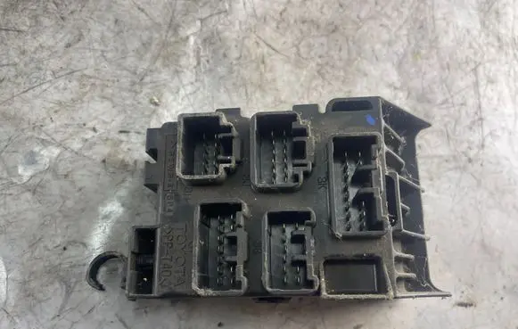 Toyota Corolla Verso E121 Fuse module 138273405030