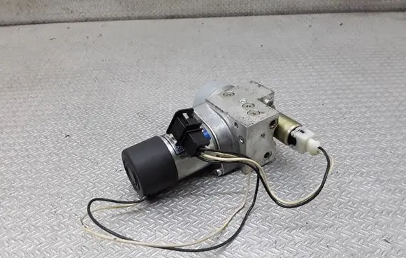 Volkswagen Phaeton Tailgate hydraulic pump motor 3D5827383A