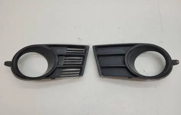Suzuki Swift I Front fog light trim/grill