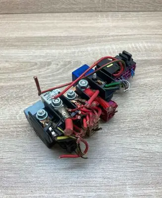 Volkswagen PASSAT B5.5 Fuse box set 8L0941822A 8A0951253
