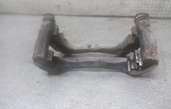 Toyota Avensis T250 Front Brake Caliper Pad/Carrier 
