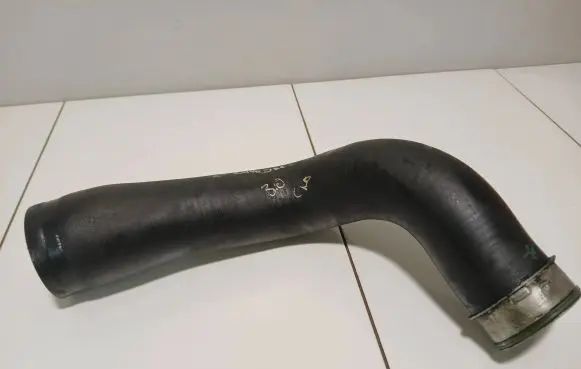 Jeep Grand Cherokee (WK) Intercooler hose/pipe