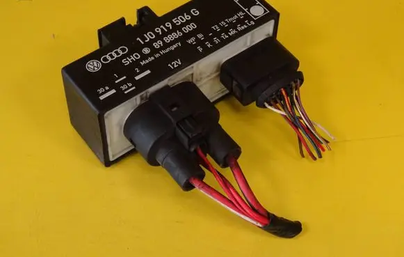 Volkswagen Golf IV Coolant fan relay 1J0919506G