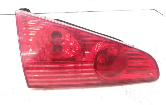 Tailgate rear/tail lights