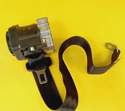 Rear seatbelt