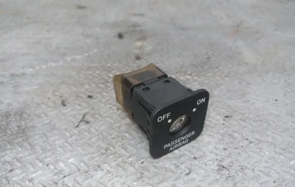 Toyota Corolla Verso AR10 Passenger airbag on/off switch 1368U54