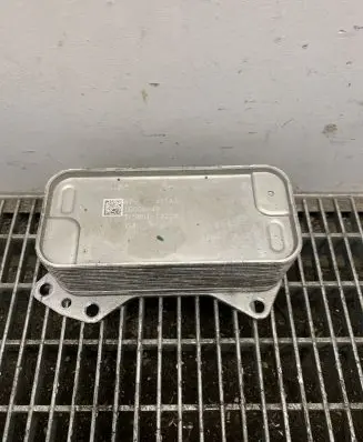 Dodge Challenger Engine oil radiator 679042441 1E006649