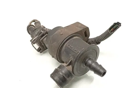 Ford Focus Vacuum valve 8653909