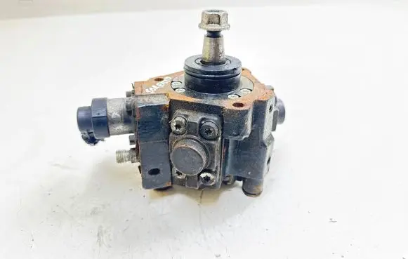KIA Sorento Fuel injection high pressure pump 331004A410 0445010118 0051852