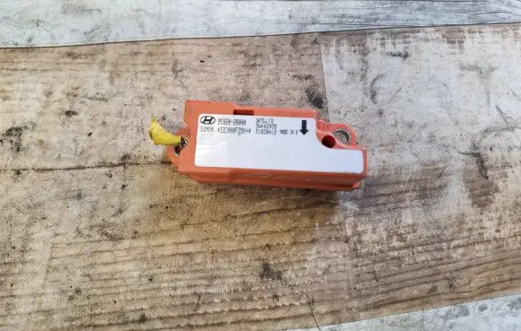 Hyundai Santa Fe Airbag deployment crash/impact sensor 9592026000 51030412 93D000F29X