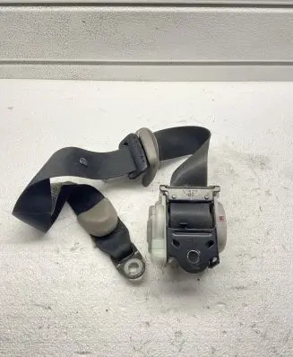 Mitsubishi Grandis Set of seat belts N1527