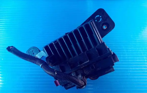 Opel Zafira A Coolant fan relay 12416841 9685371