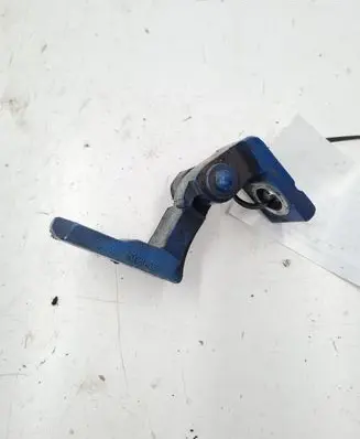 Volkswagen Touran I Front door upper hinge 6Q0831402C